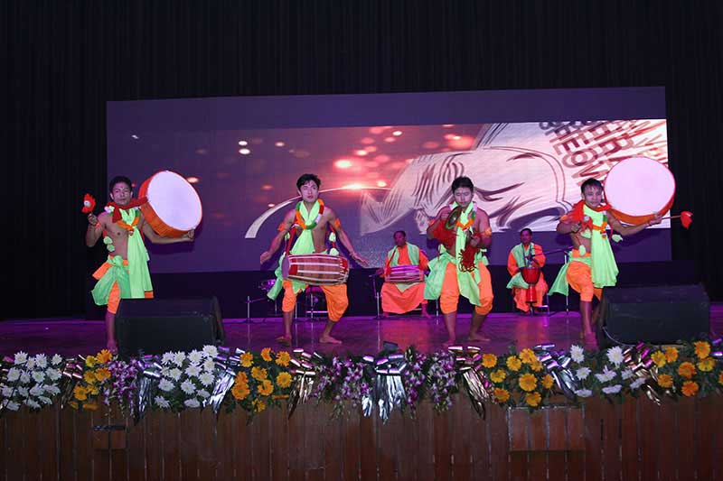 Looking at The Horizon